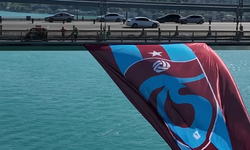 Trabzonspor Bayrağı İstanbul Boğazı'na asıldı