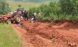 Afyonkarahisar'da traktör devrildi: 2 kişi hayatını kaybetti