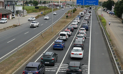 İstanbul'a dönüş yoğunluğu başladı: Trafik kritik noktalarda kilitlendi
