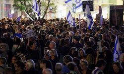 İsrailliler Netanyahu'ya karşı sokağa döküldü