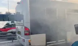 Metrobüste yangın paniği: Yolcular tahliye edildi