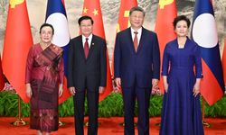 Xi, Laos Cumhurbaşkanı Thongloun ile bir araya geldi