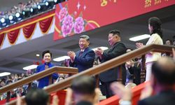 Xi Jinping ve eşi, Kuzey Kore’de özel sanat gösterisini izledi