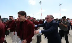 Bakan Bak, A Milli Takım’ı Dünya Kupası için ABD’ye uğurladı