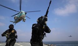 Hürmüz'de helikopter krizi: ABD vurdu, İran misilleme yaptı!