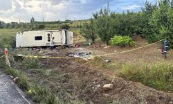 Isparta’da yağışlı yolda midibüs devrildi: 4 ölü, 26 yaralı