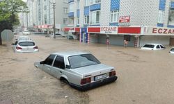 Kırşehir'de sel felaketi: 15 araç mahsur kaldı