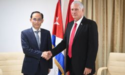 Küba Devlet Başkanı Diaz-Canel, Vietnam Dışişleri Bakanı Trung ile görüştü