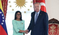 Erdoğan ile Rodriguez el sıkıştı: Ortak komisyon Caracas'ta toplanacak
