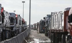 İsrail Gazze'ye yardım getiren tırları da engelliyor