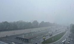 İstanbul'da kuvvetli sağanak etkili oluyor! Cadde ve sokaklar göle döndü