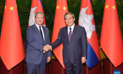 Çin Başbakanı Li Qiang Kamboçyalı mevkidaşı ile görüştü