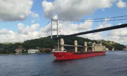 İstanbul Boğazı'nda gemi makine arızası yaptı: Trafik çift yönlü kapatıldı