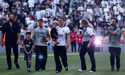 Leandro Trossard, 20 bin Beşiktaş taraftarının önünde imzayı attı