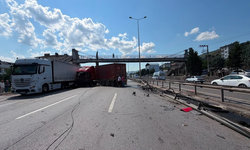D-100'de TIR kazası: Bariyerleri aşıp karşı şeride geçti