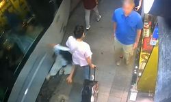 Tramvay yayaya çarptı, dehşet anları kameraya yansıdı