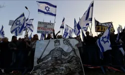 Binlerce İsrailli Netanyahu hükümetine karşı sokağa döküldü
