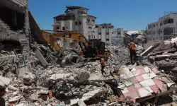 Gazze'de enkazdan iki aileye ait 99 cenaze çıkarıldı