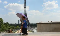 Paris'te aşırı sıcaklar: Eyfel Kulesi erken kapatılacak