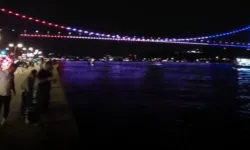 FSM Köprüsü ABD renklerine büründü: Sosyal medyada tepki yağdı