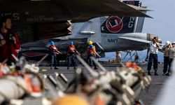 USS Abraham Lincoln'de koşullar kötü: "Akıl sağlıklarını kaybedebilirler"