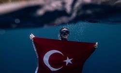 Milli sporcu Şahika Ercümen 30 Ağustos için "Zafer Dalışı" yaptı