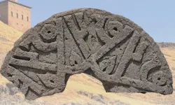 Ani’de Hz. Muhammed’in adının yer aldığı taş eser bulundu