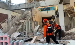 Endonezya peş peşe sallanıyor: 7,7’nin ardından 6,9’luk deprem