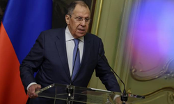 Lavrov: İngiltere’yi savaşın tarafı sayma hakkımız var