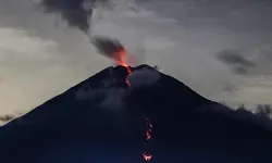 Semeru Yanardağı'nda 3 patlama