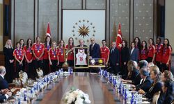 Cumhurbaşkanı Erdoğan, şampiyon milli voleybolcuları kabul etti