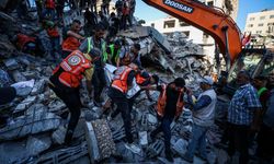 Gazze'de bina çöktü: 50 çocuk enkaz altında