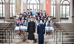 Peng Liyuan ve ABD Başkanı Trump’ın eşi Melania, Ulusal Asya Sanatı Müzesi’ni ziyaret etti