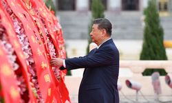 Çin'de Şehitler Günü: Xi Jinping Tiananmen'de anma törenine katıldı