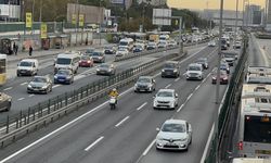 İstanbul'da akşam saatlerinde trafik yoğunluğu yaşanıyor