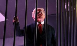 Trump İran'da "sembolik" olarak hapishaneye atıldı