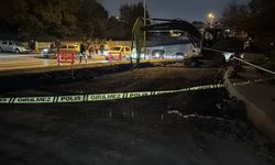 Bayrampaşa'da yol çöktü: Göçük altında kalan işçi hayatını kaybetti