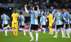 Bir devir kapandı: Messi’den 21 yıllık kariyere gözyaşlarıyla veda