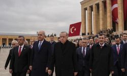 Cumhurbaşkanı Erdoğan ve devlet erkanı Anıtkabir'i ziyaret etti