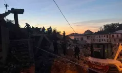 Zonguldak’ta 3 katlı bina çöktü! Enkaz altında kalanlar var