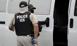 ICE ajanı göçmeni vurdu: Araçta 5 yaşında çocuk da vardı