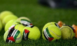 İrlandalı taraftarlardan İsrail protestosu: Filistin bayraklı tenis topu attılar