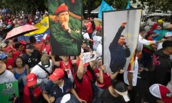 Venezuela’da binlerce kişi Chávez’in son seçim zaferini andı