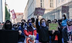 Fransa’da on binler liselilere destek için sokakta