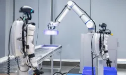 Çin’de robotlar sınıftan çıktı, iş başı yaptı: Fabrikada denetim, müzede rehberlik yapıyorlar