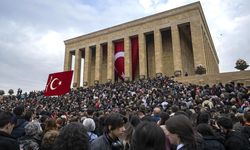 Anıtkabir'e ziyaretçi akını