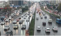 İstanbul'da yağmurun da etkisiyle trafik yoğunluğu yüzde 80'e çıktı