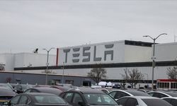 Tesla fabrikasında "arızalı" bir robotun saldırısı sonucu bir mühendis yaralandı