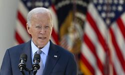 Biden, 1996'da ölen Mitterand ile 'geçenlerde' görüştüğünü söyledi