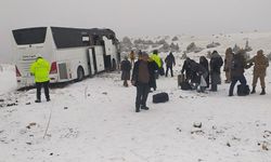 Kars'ta iki otobüsün karıştığı zincirleme kaza: 2 ölü 8 yaralı 